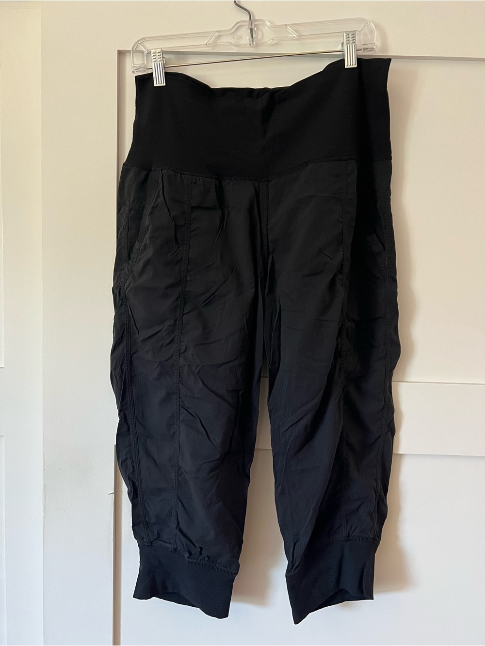 Lululemon Black Cropped Active Capri Pants